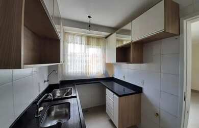 Imagem: O apartamento possui 2 Dormitórios, 1 Banheiro, 1 Vaga na garagem