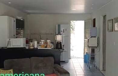 Imagem: A casa possui 3 Dormitórios, 1 Banheiro, 1 Vaga na garagem