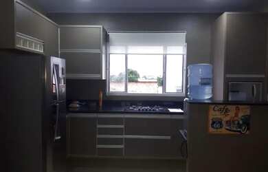 Imagem: A casa possui 4 Dormitórios, 2 Banheiros, 1 Vaga na garagem