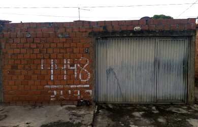 Imagem: A casa possui 2 Dormitórios, 1 Banheiro, 3 Vagas na garagem