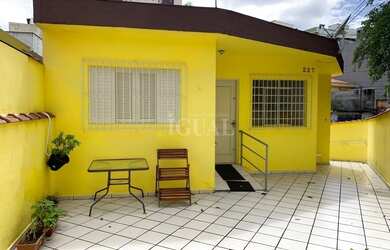 Imagem: A casa possui 2 Dormitórios, 1 Banheiro, 2 Vagas na garagem