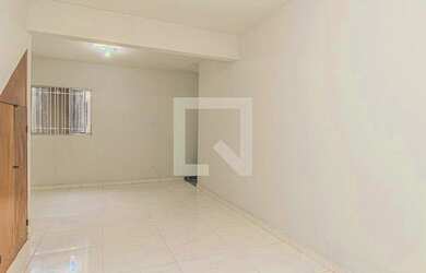 Imagem: A casa possui 3 Dormitórios, 2 Banheiros, 1 Vaga na garagem