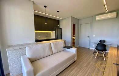 Imagem: O apartamento possui 1 Dormitório, 1 Banheiro, 1 Vaga na garagem