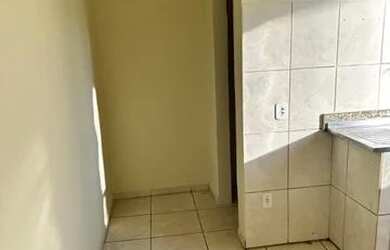 Imagem: A casa possui 1 Dormitório, 1 Banheiro e 1 Vaga na garagem