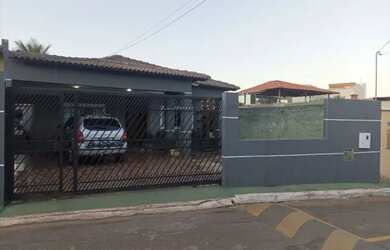 Imagem: A casa em condomínio possui 3 Dormitórios, 2 Banheiros, 3