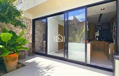 Imagem: A casa em condomínio possui 4 Dormitórios, 4 Banheiros, 2