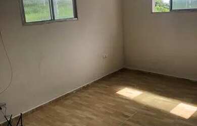 Imagem: A casa possui 2 Dormitórios, 1 Banheiro e está localizado