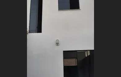 Imagem: A casa possui 2 Dormitórios, 1 Banheiro, 1 Vaga na garagem