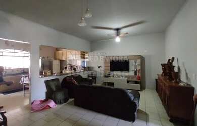 Imagem: A casa possui 3 Dormitórios, 5 Banheiros, 286m² de Área e