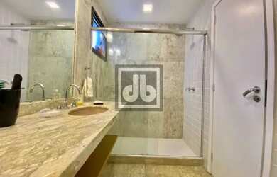 Imagem 13: Edifício adjacente á Rua Rainha Guilhermina 272 metros Varanda 4 quartos...