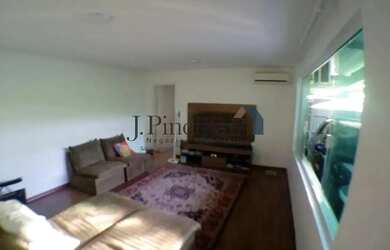 Imagem: A casa possui 2 Dormitórios, 2 Banheiros, 2 Vagas na garagem