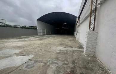 Imagem: O depósito possui 1.050m² de Área e está localizado em