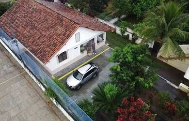 Imagem: A casa possui 2 Dormitórios, 2 Banheiros, 5 Vagas na garagem