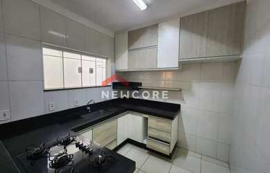 Imagem: A casa possui 4 Dormitórios, 4 Banheiros, 2 Vagas na garagem