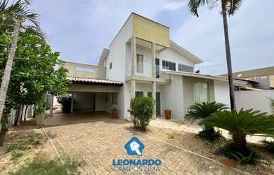 Imagem: A casa possui 3 Dormitórios, 5 Banheiros, 3 Vagas na garagem