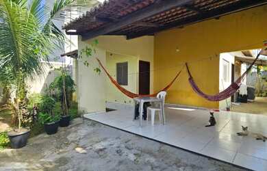 Imagem: A casa possui 2 Dormitórios, 2 Banheiros, 2 Vagas na garagem