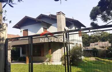 Imagem: A casa possui 3 Dormitórios, 2 Banheiros, 1 Vaga na garagem