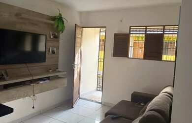 Imagem: A casa possui 2 Dormitórios, 2 Banheiros, 1 Vaga na garagem