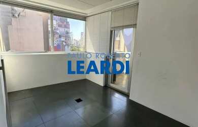 Imagem: O depósito possui 1 Vaga na garagem e 44m² de Área e está