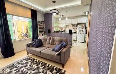 Imagem: A casa possui 2 Dormitórios, 3 Banheiros, 2 Vagas na garagem