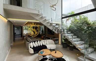 Imagem: A casa em condomínio possui 4 Dormitórios, 1 Banheiro, 4 Vagas