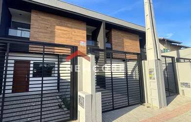 Imagem: A casa possui 2 Dormitórios, 3 Banheiros, 1 Vaga na garagem