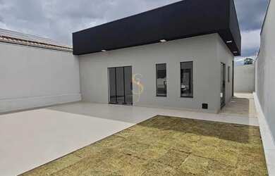 Imagem: A casa possui 2 Dormitórios, 2 Banheiros, 4 Vagas na garagem