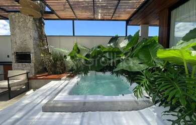 Imagem: A casa possui 3 Dormitórios, 2 Banheiros, 3 Vagas na garagem