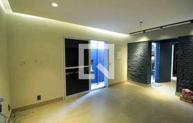 Imagem: A casa possui 4 Dormitórios, 5 Banheiros, 1 Vaga na garagem