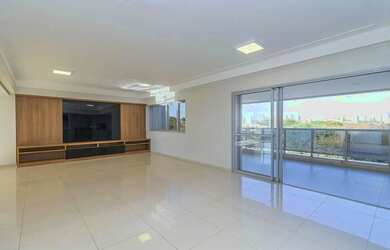 Imagem: A casa possui 4 Dormitórios, 5 Banheiros, 4 Vagas na garagem