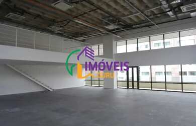 Imagem: O depósito possui 4 Vagas na garagem, 377m² de Área e está