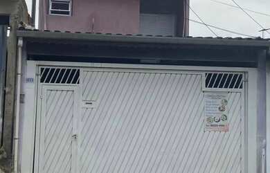 Imagem: A casa possui 3 Dormitórios, 2 Banheiros, 2 Vagas na garagem