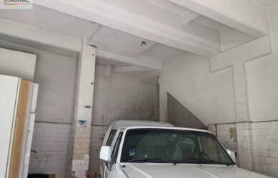 Imagem: O depósito possui 2 Vagas na garagem e 80m² de Área e está