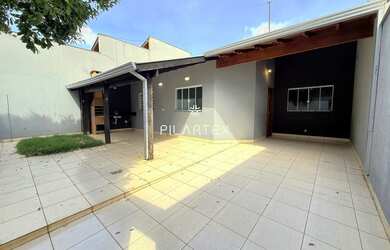 Imagem: A casa possui 2 Dormitórios, 1 Banheiro, 2 Vagas na garagem