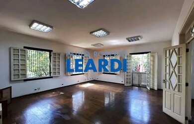 Imagem: O depósito possui 5 Vagas na garagem e 1508m² de Área e está