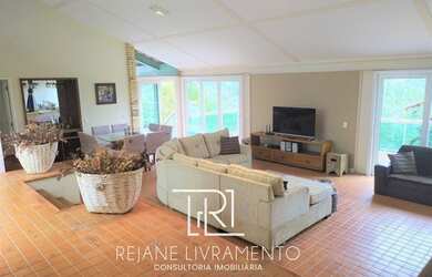 Imagem: A casa em condomínio possui 4 Dormitórios, 5 Banheiros, 5