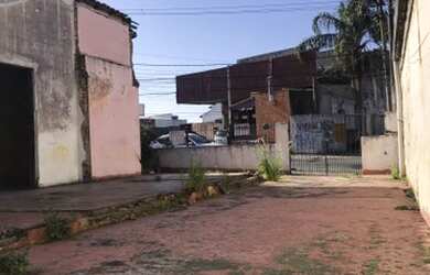 Imagem: O terreno possui 450m² de Área e está localizado em Alto