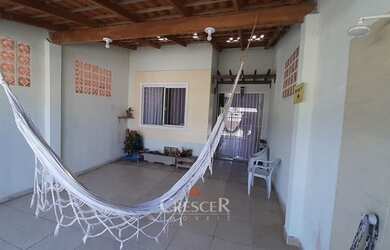 Imagem: A casa possui 2 Dormitórios, 2 Banheiros, 1 Vaga na garagem