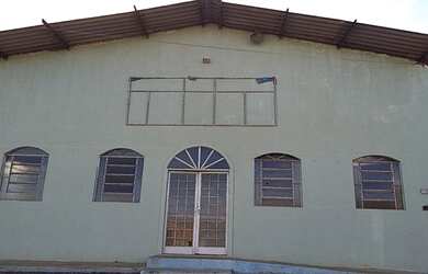 Imagem: A casa possui 2 Dormitórios, 2 Banheiros, 2 Vagas na garagem