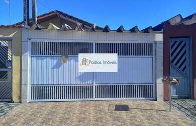 Imagem: A casa possui 2 Dormitórios, 2 Banheiros, 2 Vagas na garagem