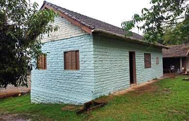 Imagem: A casa possui 2 Dormitórios, 2 Banheiros, 1 Vaga na garagem