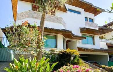 Imagem: A casa em condomínio possui 4 Dormitórios, 5 Banheiros, 4