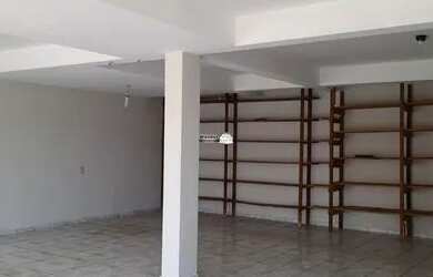 Imagem: A casa possui 3 Dormitórios, 3 Banheiros, 4 Vagas na garagem