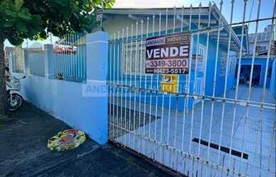 Imagem: A casa possui 3 Dormitórios, 2 Banheiros, 215m² de Área e