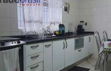 Imagem: A casa possui 2 Dormitórios, 2 Banheiros, 1 Vaga na garagem