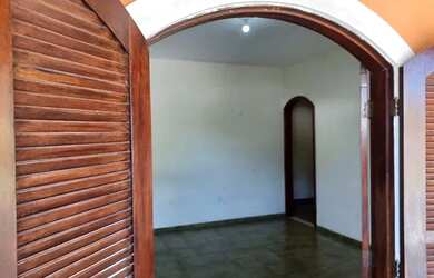 Imagem: A casa em condomínio possui 3 Dormitórios, 2 Banheiros, 2