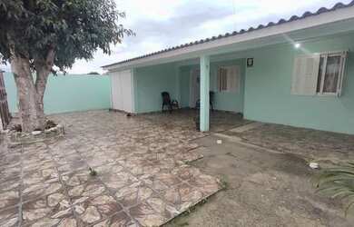 Imagem: A casa possui 5 Dormitórios, 2 Banheiros, 2 Vagas na garagem