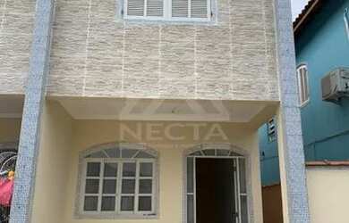 Imagem: A casa possui 3 Dormitórios, 2 Banheiros, 1 Vaga na garagem