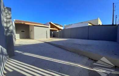 Imagem: A casa possui 2 Dormitórios, 1 Banheiro, 5 Vagas na garagem