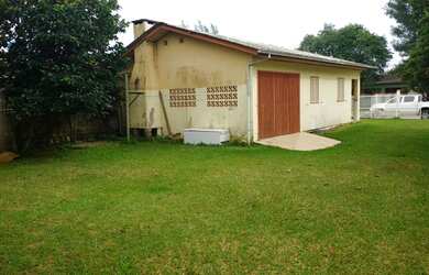 Imagem: A casa possui 2 Dormitórios, 1 Banheiro, 4 Vagas na garagem